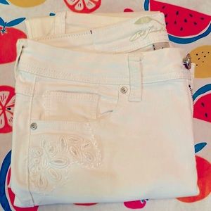 Bob Timberlake whit crop jeans cut out embellishments